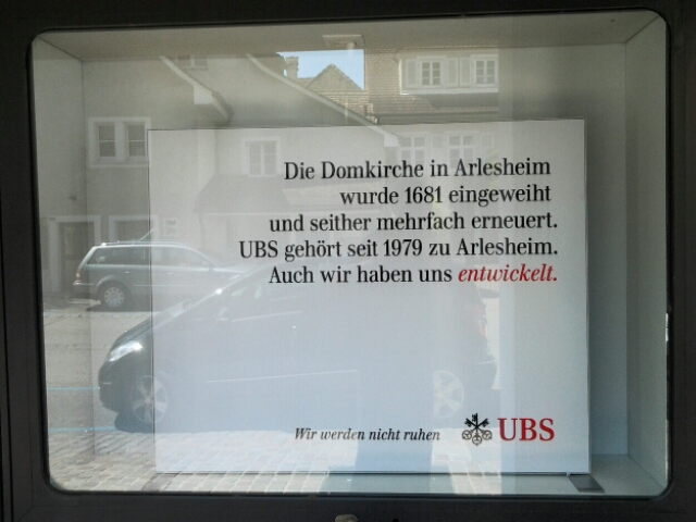 UBS-Werbung in Arlesheim