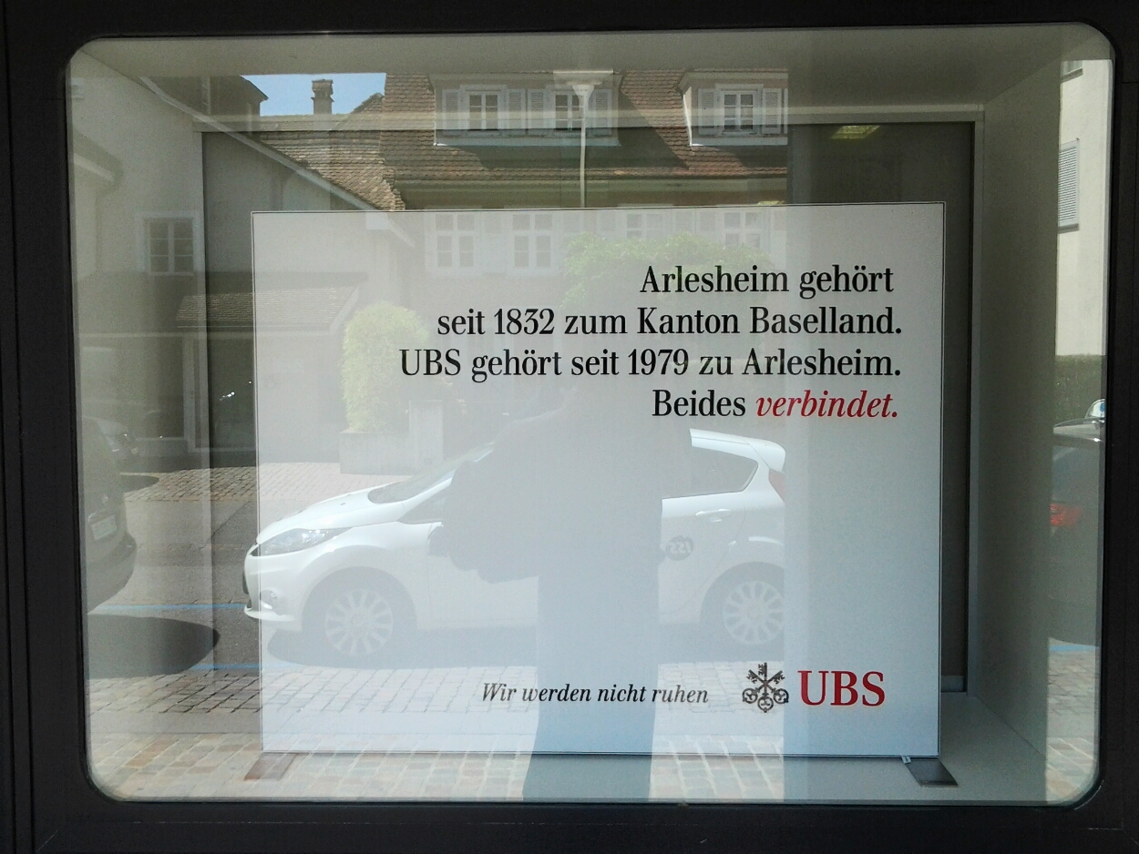 UBS-Werbung in Arlesheim